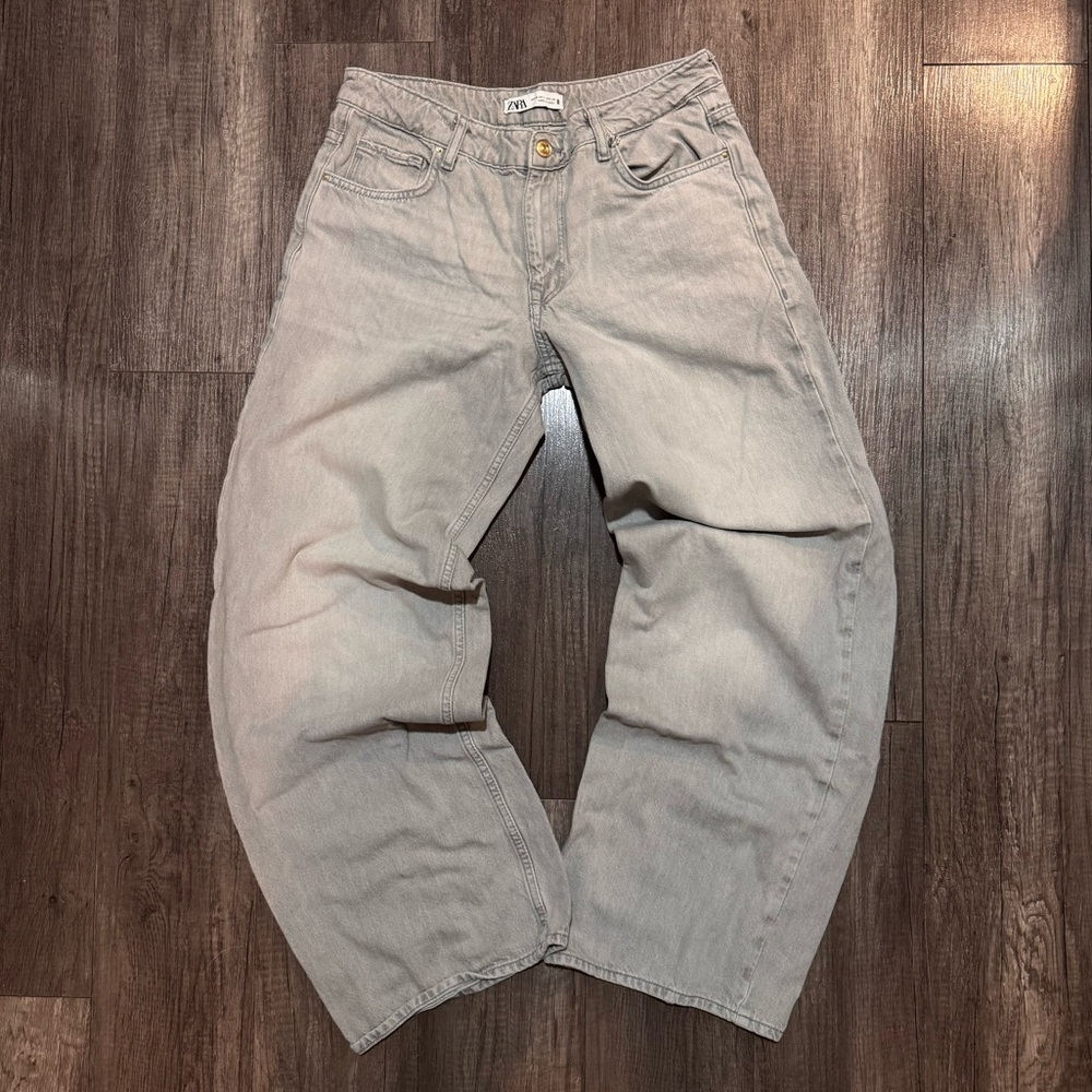 Light Grey Straight Leg Jeans — Size 6